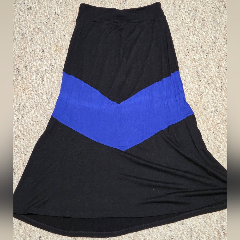 Amy Byer Black and Blue Asymmetrical A-Line Maxi Skirt